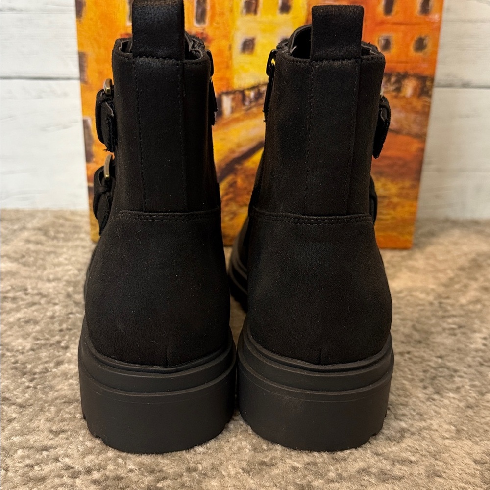 NWT Bella Vita Arcadia Lug Sole Black Ankle Boots with Buckle Detail - Picture 6 of 9